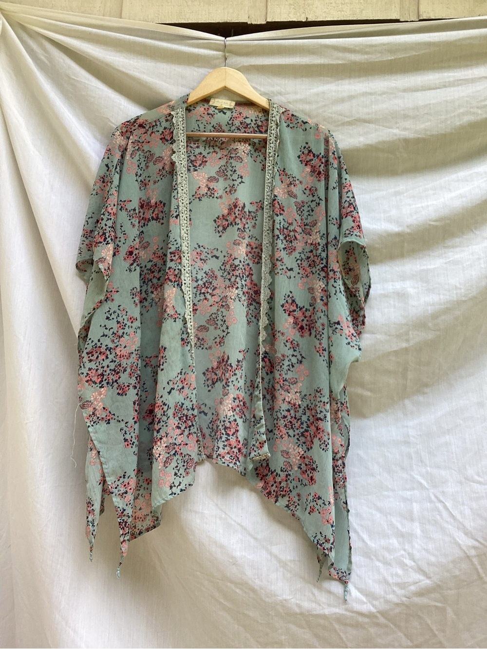 Altar'd State Mint Floral Kimono, size medium